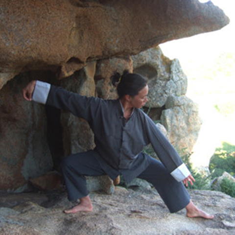 Tanja Nie vor einem Felsen Tanja Nie vor einem Felsen